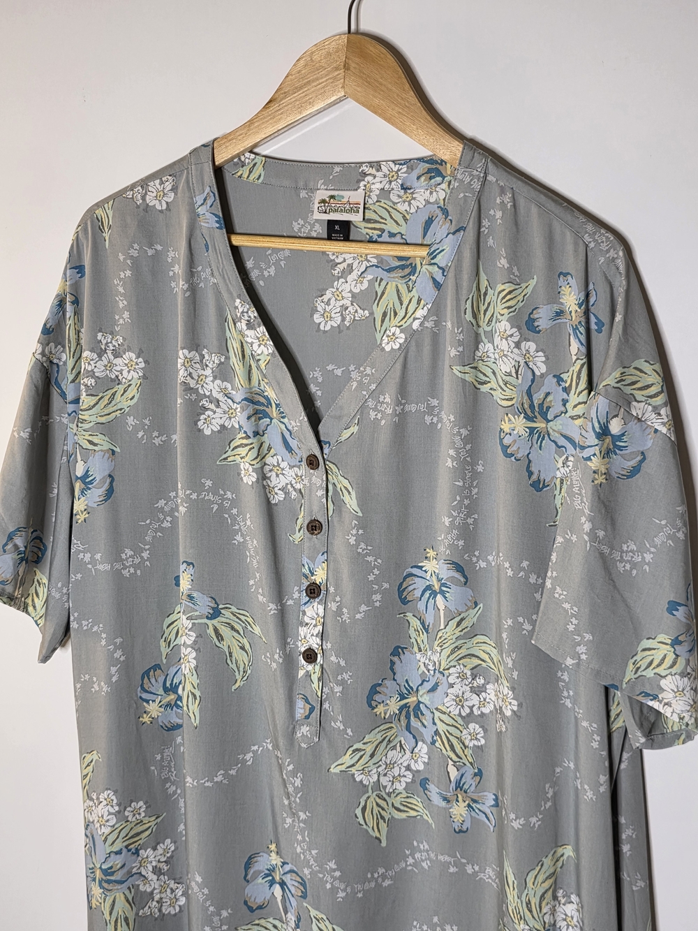 Patagonia Short Sleeved Women's Gray Floral V-Neck Button Tunic dress Size XL